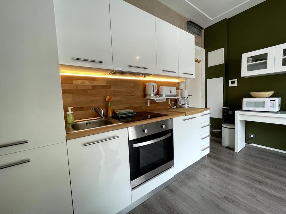 La Room: Seaside Apartment + Terrace + Parking Menton Luaran gambar